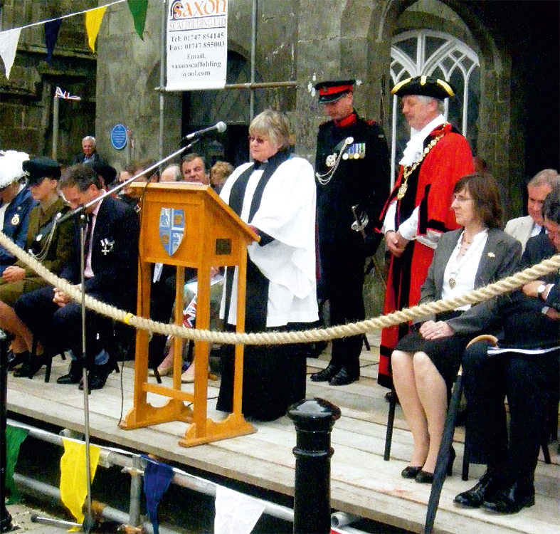 Reverend. Ann Hayward taking the Blessing